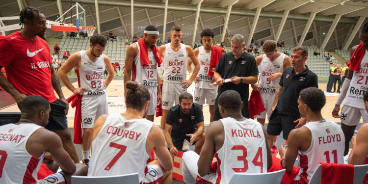 Une marche avant la finale