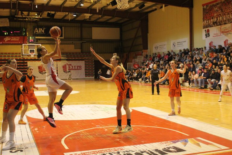 La JL Bourg s’impose dans le derby !